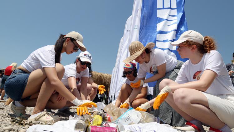 Atık temizliği yapıp, Plastik Gerçekleri raporu hazırladılar