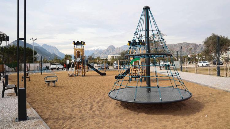 Parklara zeytin çekirdeğinden zemin kaplama