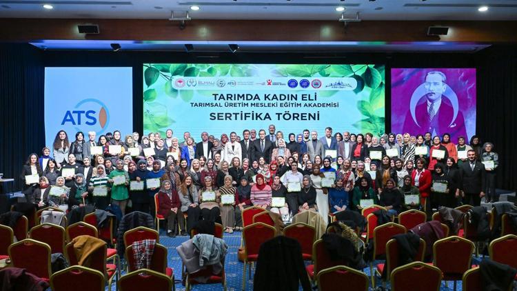Elmalıda kadın çiftçilere sertifika verildi
