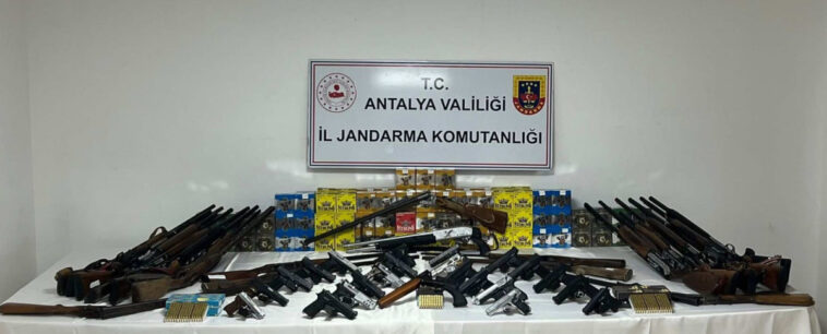 Aksu'da ruhsatsız silah operasyonu