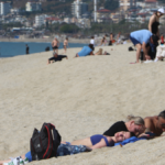 Alanya'da tatilciler sahillere akın etti