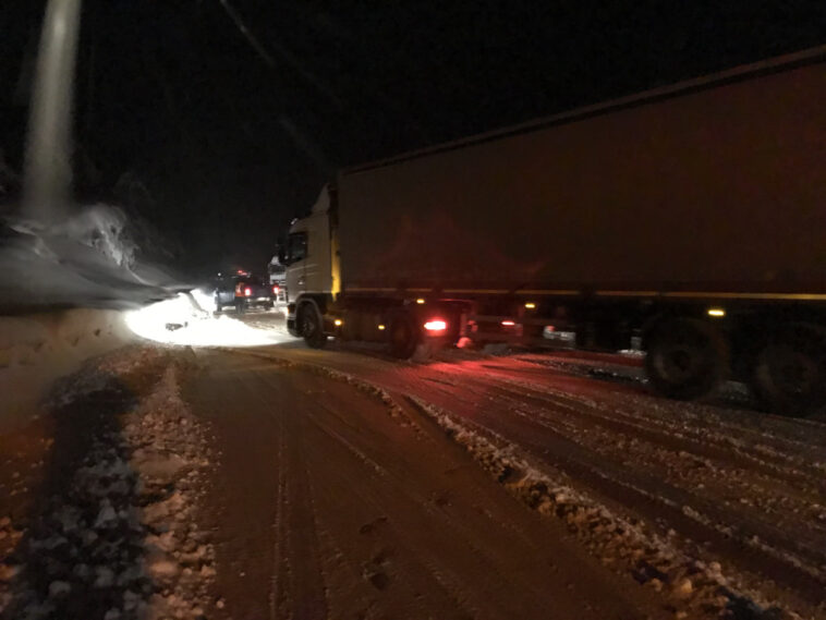 Antalya- Konya yolu tırlara kapatıldı