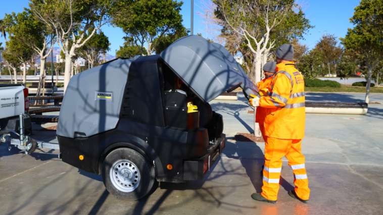 Antalya yeni nesil makinelerle temizleniyor