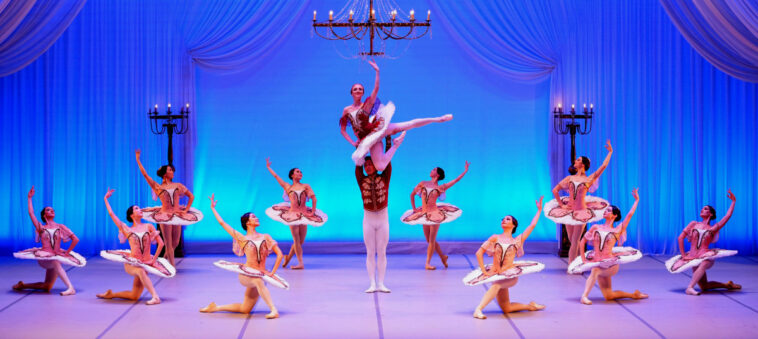 Antalya'da 'Bir Yaz Gecesi Rüyası'