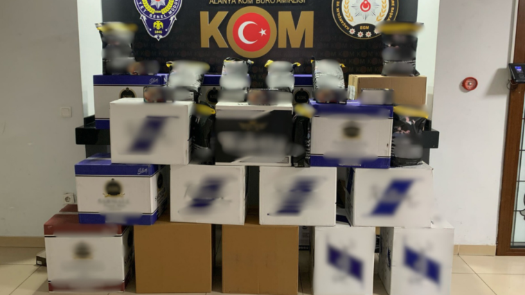 Antalya'da kaçak sigara ve tarihi eser kaçakçılığı operasyonu