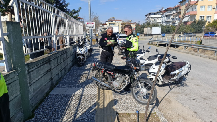 Antalya'da plakasız 11 motosiklet trafikten men edildi