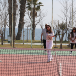 Antalyalılar tenis öğreniyor