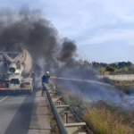Araçtan atılan söndürülmemiş sigara yangına sebep oldu