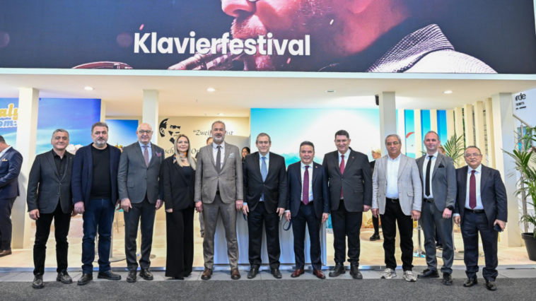 Böcek, Antalya'yı ITB Berlin Fuarı'nda tanıtıyor