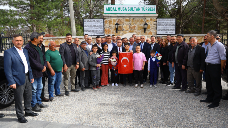 Böcek, Elmalı'da Abdal Musa Türbesi'ni ziyaret etti