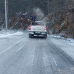 Büyükşehir'den yayla yollarında tuzlama çalışması