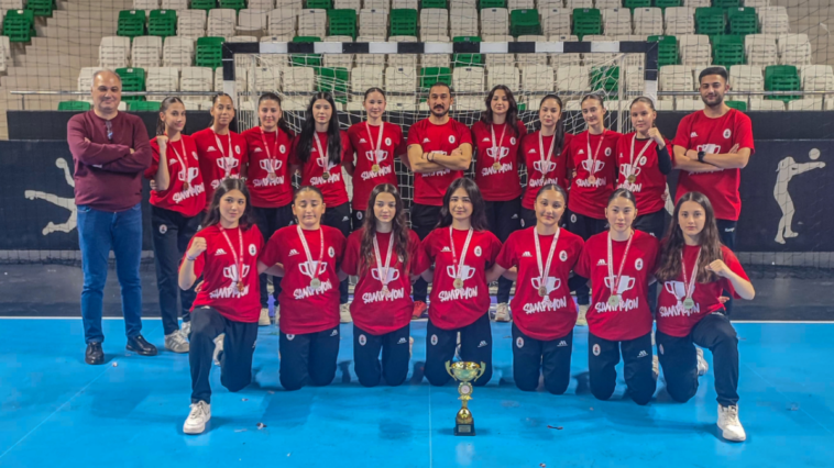 75. Yıl Cumhuriyet Anadolu Kız Hentbol Takımı Türkiye Şampiyonu oldu