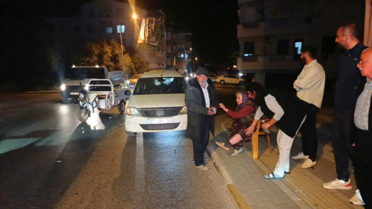 Elektrikli bisiklet otomobille çarpıştı bir kadın yaralandı