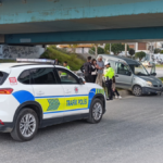 Hafif ticari araç refüje çıktı: 1 yaralı