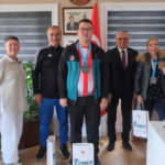 İşitme engelli sporculardan Topaloğlu'na ziyaret