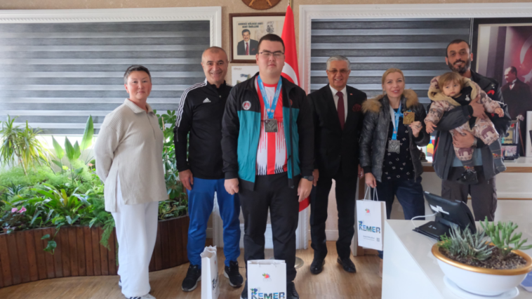 İşitme engelli sporculardan Topaloğlu'na ziyaret