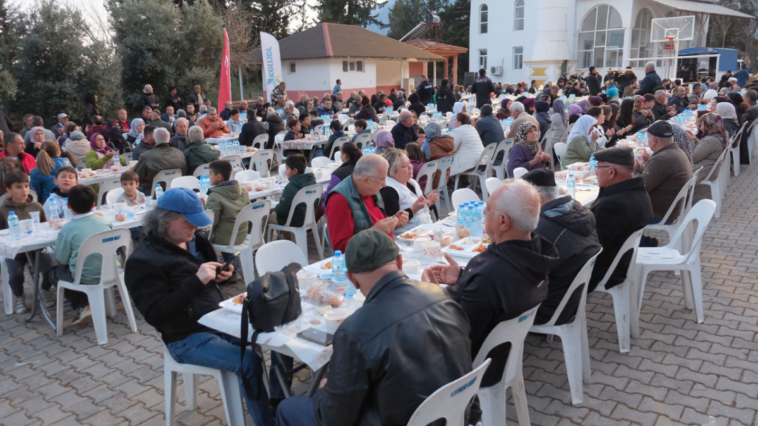 Kemer Belediyesi Beycik'te iftar yemeği düzenledi