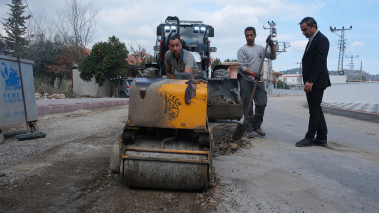 Kemer’de tahrip olan yollarda çalışmalar sürüyor