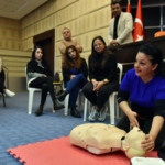 Kepez Belediyesi çalışanlarına ilk yardım eğitimi veriliyor