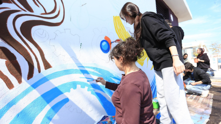 Kepez'de 8 Mart temalı duvar resmi