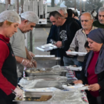 Kepez'de gönül sofrası Habibler Mahallesi'nde kuruldu