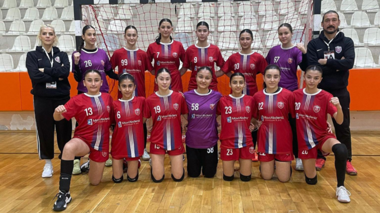 Kepez'in kadın hentbol takımı finallere abone oldu