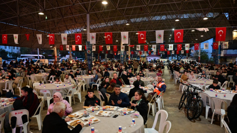 Kepez'in mahallerinde ramazan bereketi yaşanıyor