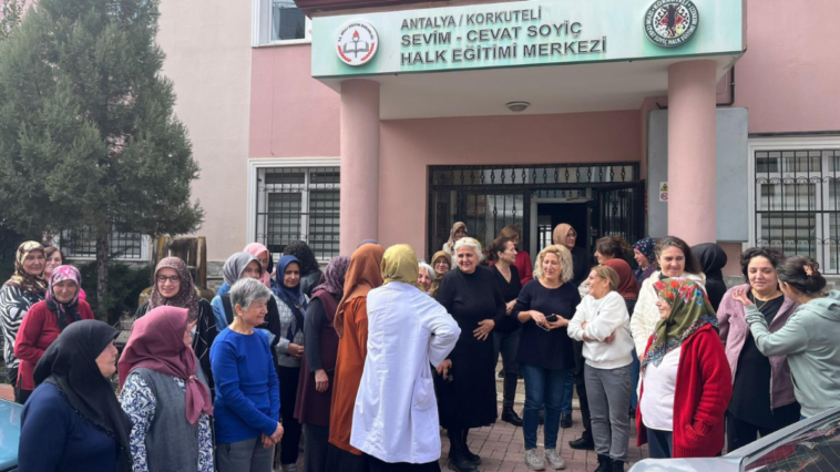 Korkuteli'nde deprem tahliye tatbikatı yapıldı