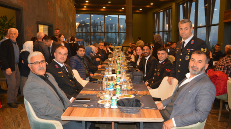 Korkuteli'nde şehit aileleri ve gazilere iftar yemeği veridi