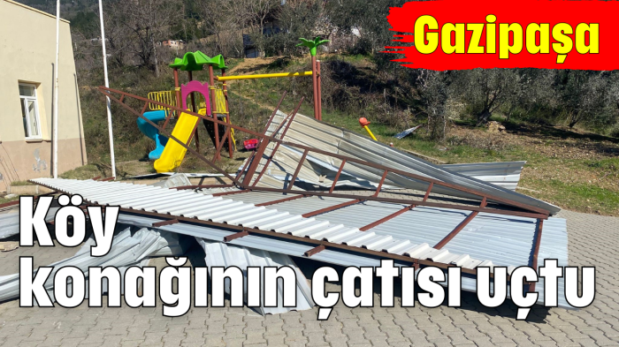 Köy konağının çatısı uçtu