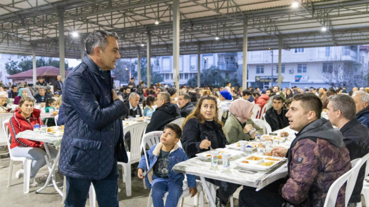 Manavgat'ta Başkan Kara, vatandaşlarla birlikte iftar yaptı