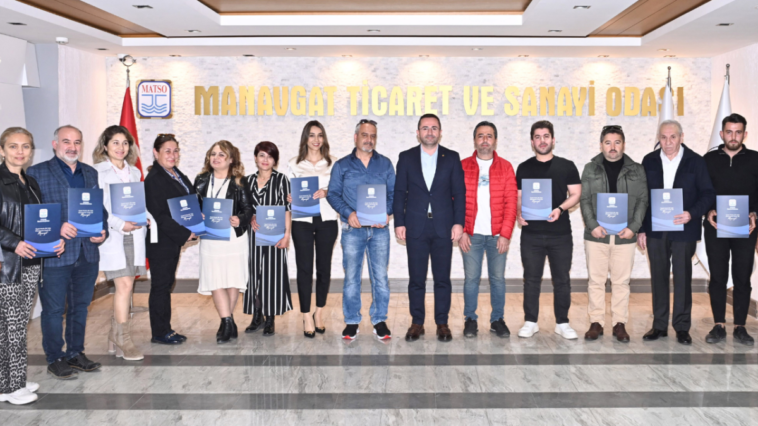 Manavgat'ta emlak danışmanı seviye sınavını kazananlar belge aldı