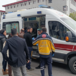 Motosiklet yaya geçidindeki yayaya çarptı: 2 yaralı