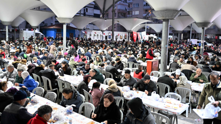 Muratpaşalılar iftar sofrasında buluştu