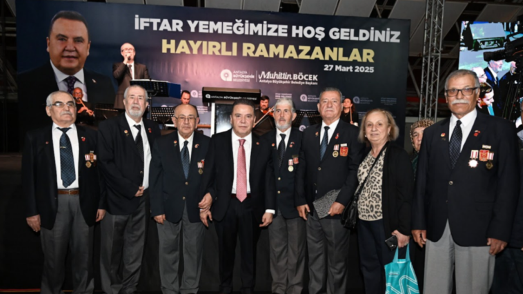 Şehit yakınları ve gazi aileleri ile iftarda buluştu