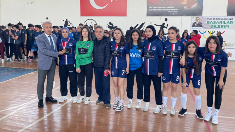 Serik'te Okullar Futsal Birinciliği final maçlarıyla sonuçlandı