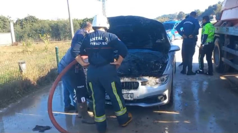 Seyir halindeki lüks otomobil alev aldı