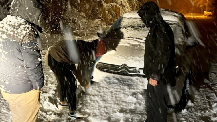 Yaylada mahsur kalan vatandaşlar kurtarıldı