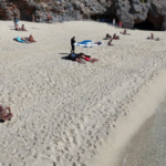 Yerli ve yabancı turistler güneşin tadını çıkardı