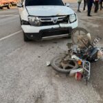 Kaşta otomobille çarpışan motosikletin sürücüsü yaralandı