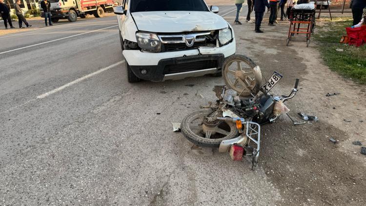 Kaşta otomobille çarpışan motosikletin sürücüsü yaralandı