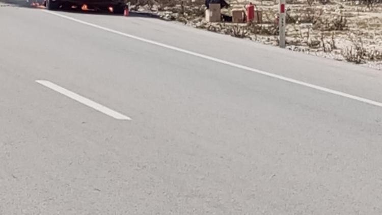 Kumlucada seyir halindeyken yanan araçta hasar oluştu