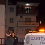 Derin çatlaklar nedeniyle boşaltılan binaya mührü kırıp, yeniden yerleştiler