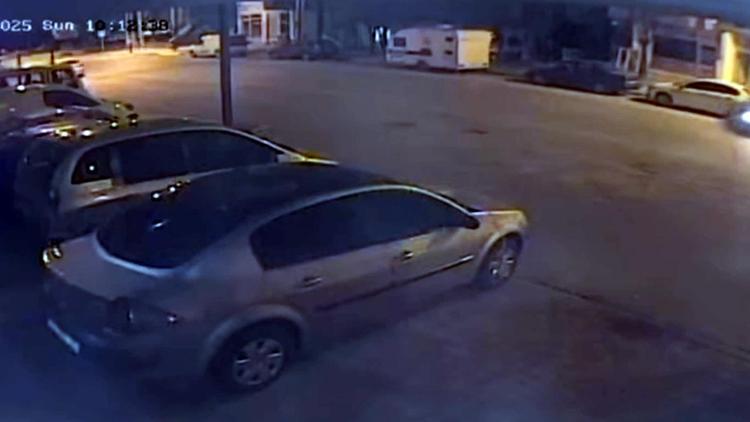 Park Halindeki Araçlara Çarptı: 2 Yaralı