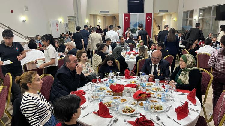 Kumluca ve Finike ilçelerinde şehit aileleri ile gaziler için iftar verildi