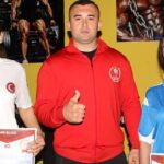 Antalyalı sporcular Rabia ve Müberranın hedefi bilek güreşinde Türkiye şampiyonu olmak