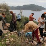 Yabancı iki arkadaşın çevre duyarlılığı Birlikte Temizleyelim-Kaş Grubuna dönüştü