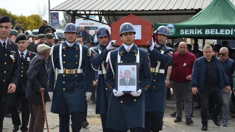 Gazi, törenle defnedildi