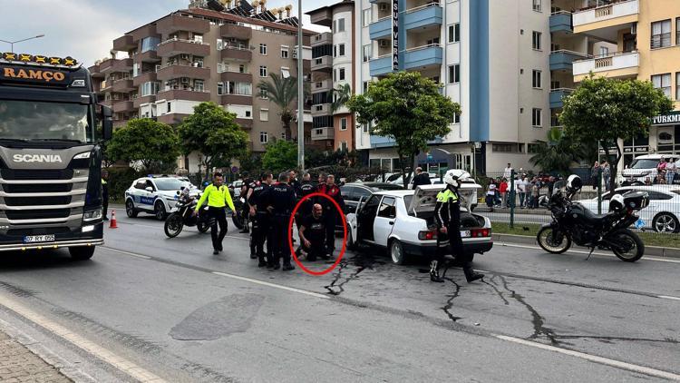 Polisten kaçan ehliyetsiz ve alkollü sürücü kaza yapınca yakalandı; o anlar kamerada