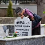 Antalyada mezarlıklarda buruk bayramlaşma